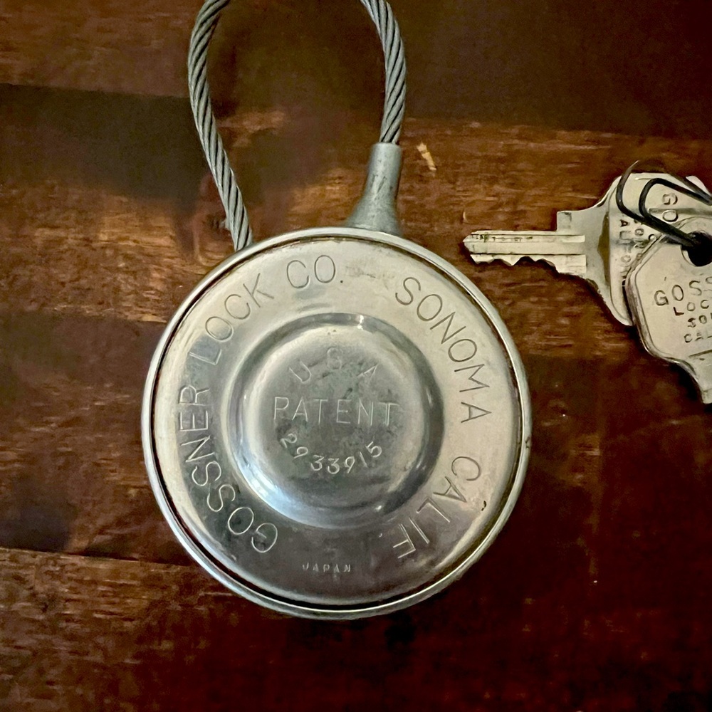 Vintage Goosner cable lock with keys